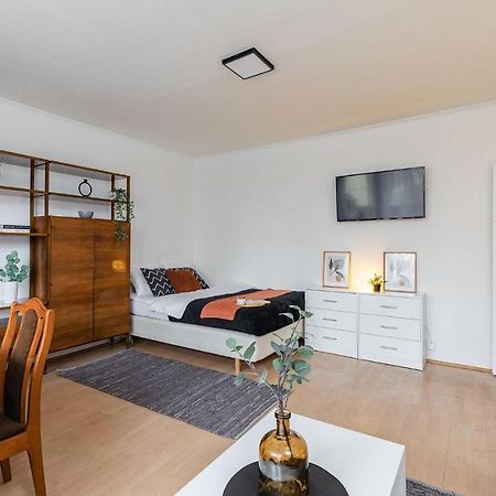 Room, Pirenejska 20 Cozy Rooms Warszawa Exteriör bild