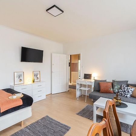 Room, Pirenejska 20 Cozy Rooms Warszawa Exteriör bild