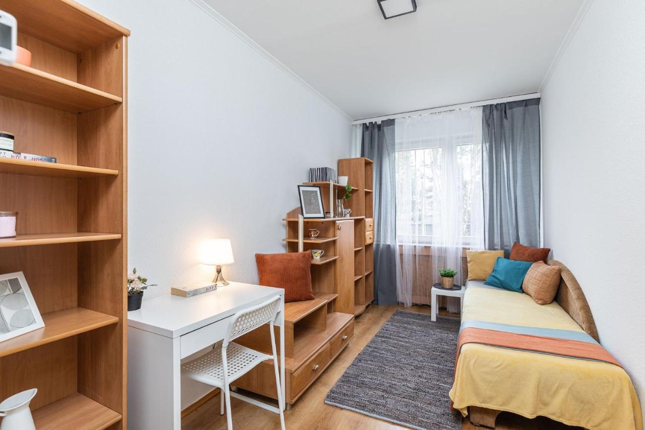 Room, Pirenejska 20 Cozy Rooms Warszawa Exteriör bild